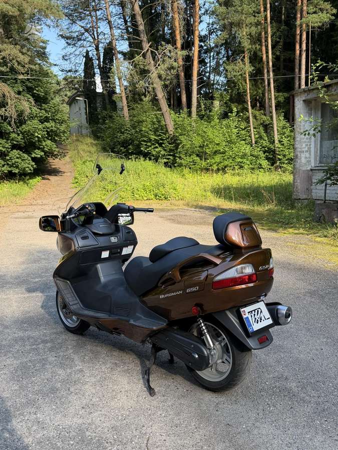 Suzuki Burgman 650cc, scooters / mopeds