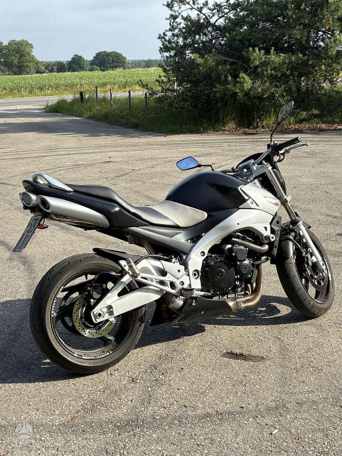 Suzuki GSR 600cc, street / classic