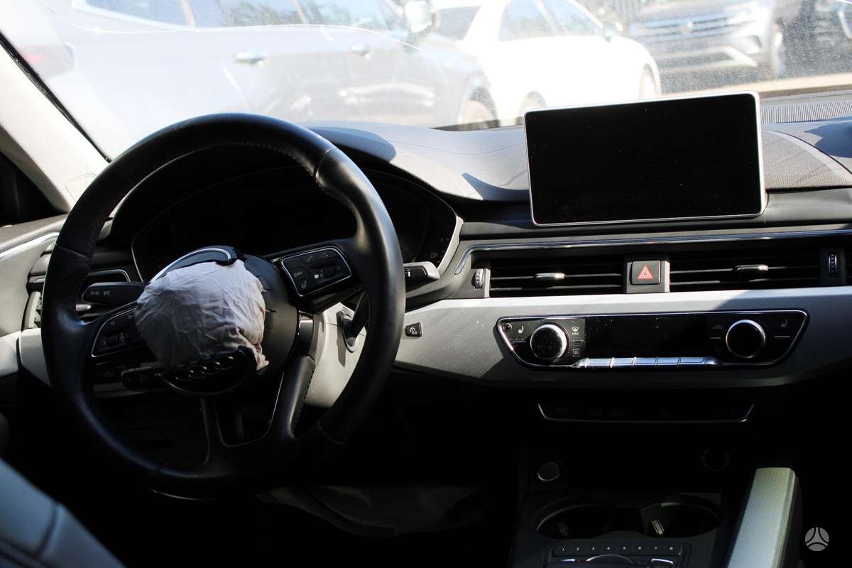 Audi A4, 2.0 l., saloon / sedan