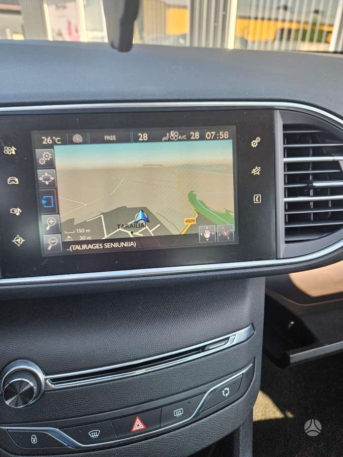 Peugeot 308 - 8