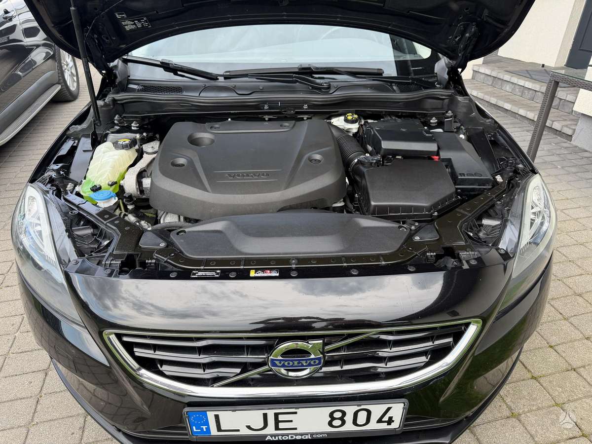 Volvo V40, 2.0 l., hatchback
