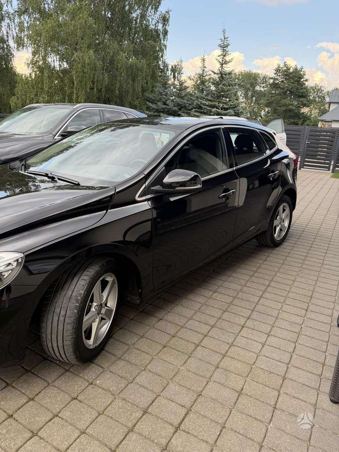 Volvo V40, 2.0 l., Хэтчбек
