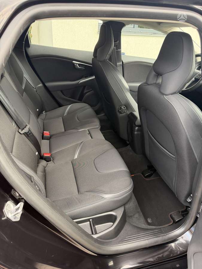 Volvo V40, 2.0 l., hatchback