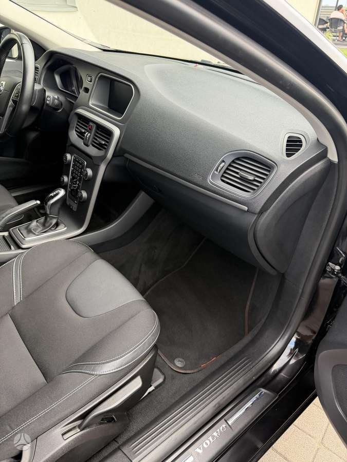 Volvo V40, 2.0 l., hatchback
