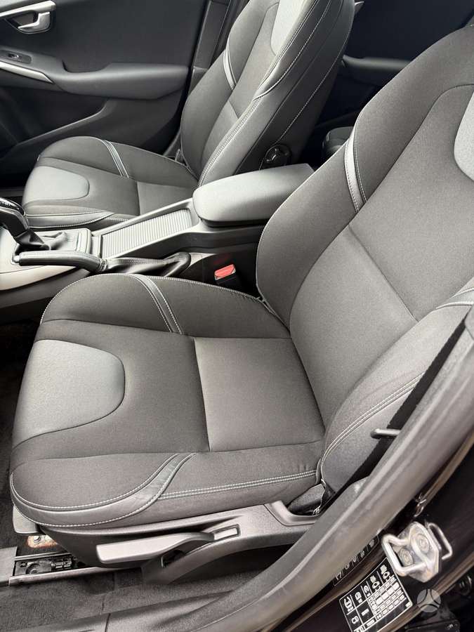 Volvo V40, 2.0 l., hatchback