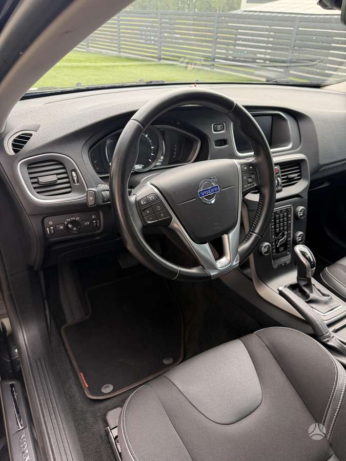 Volvo V40, 2.0 l., Хэтчбек