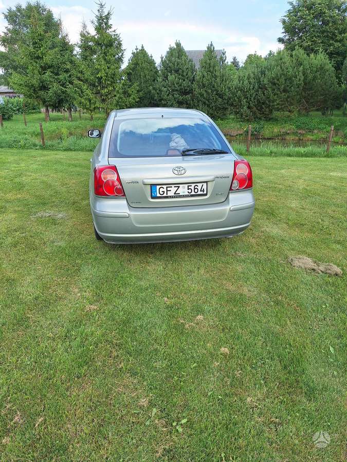 Toyota Avensis - 2