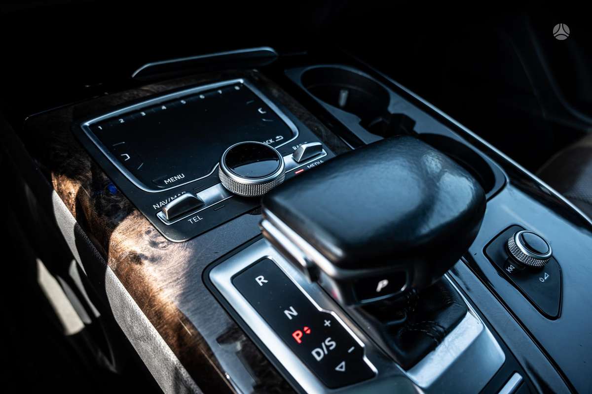 Audi Q7, 3.0 l., off-road / crossover