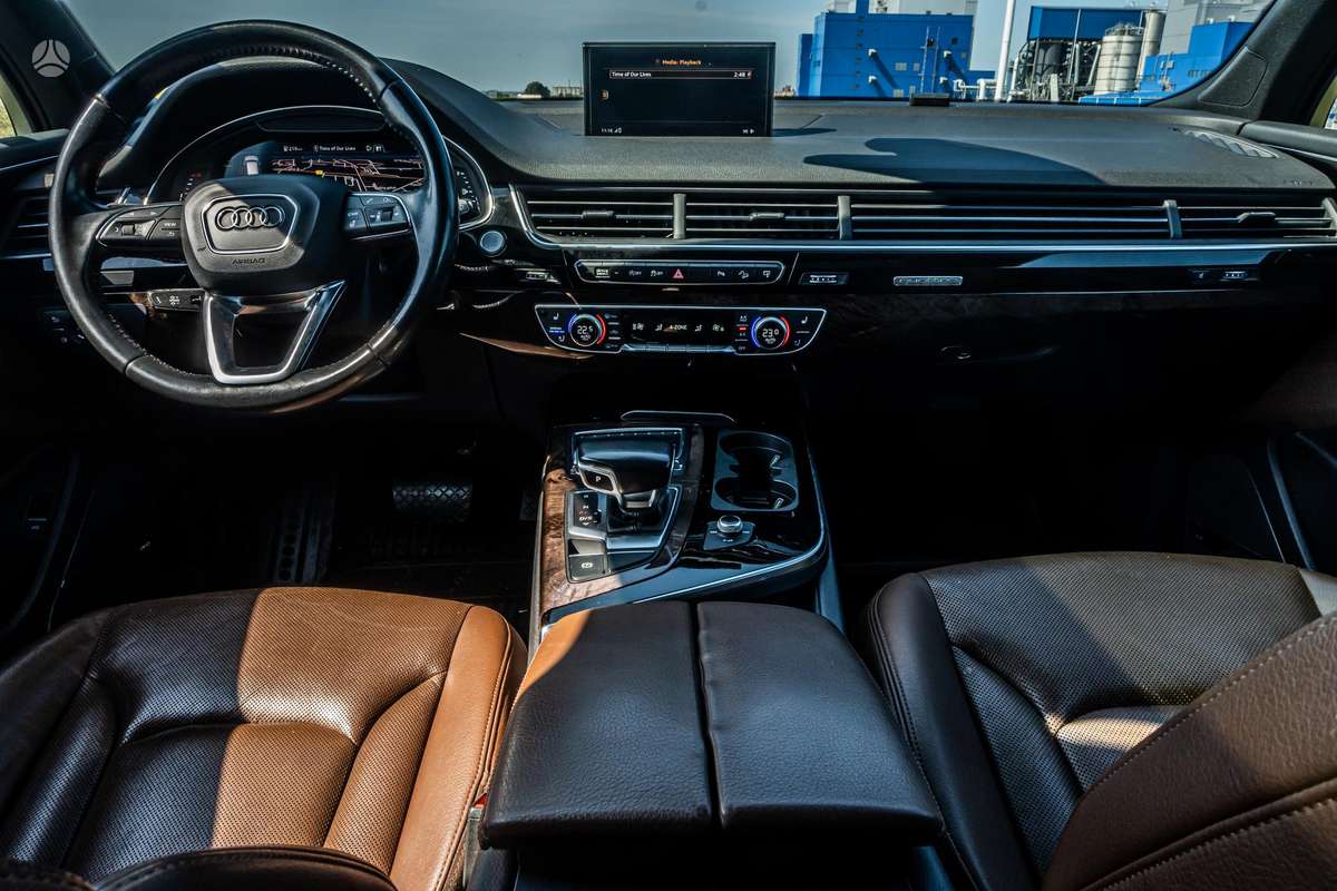 Audi Q7, 3.0 l., off-road / crossover