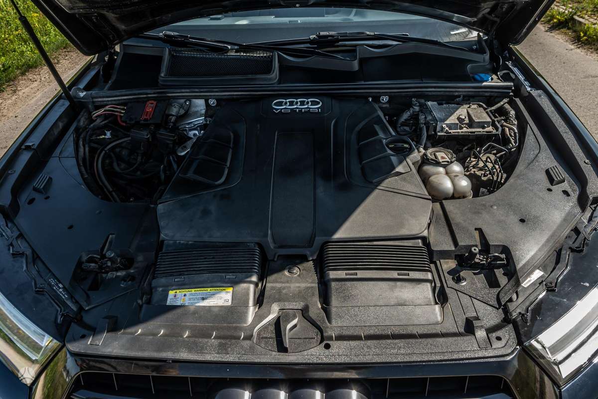Audi Q7, 3.0 l., off-road / crossover