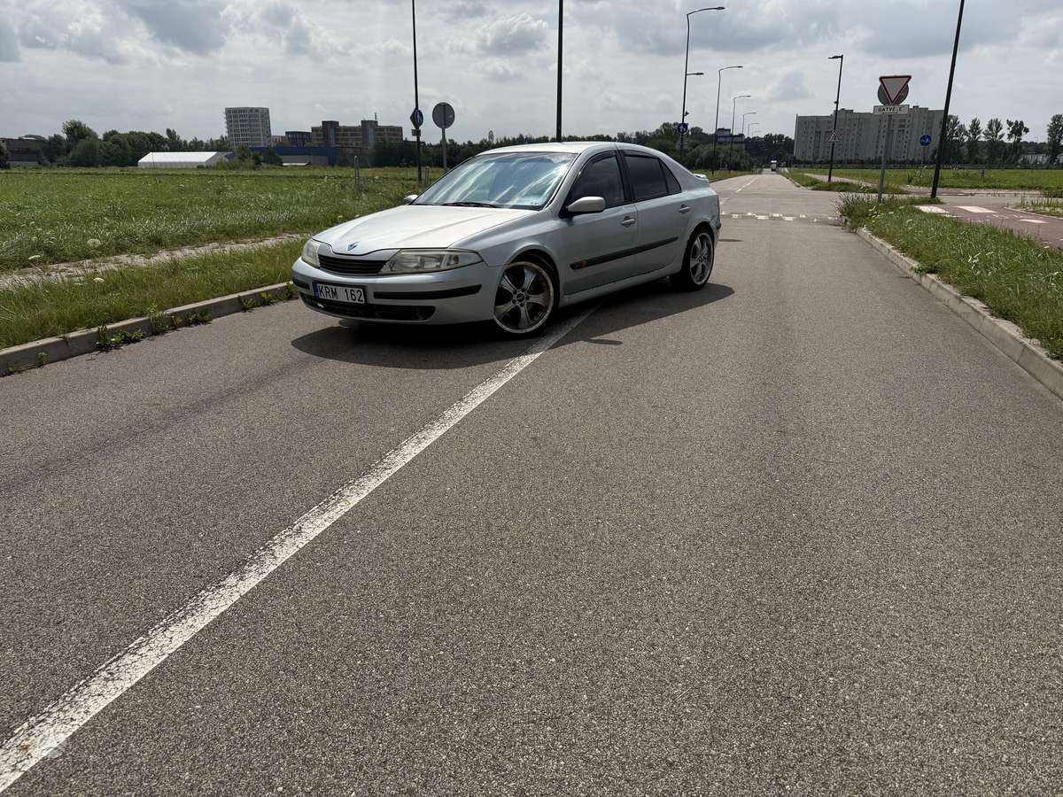 Renault Laguna - 1
