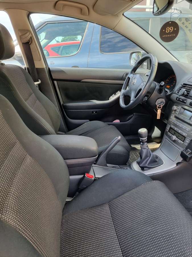 Toyota Avensis - 7