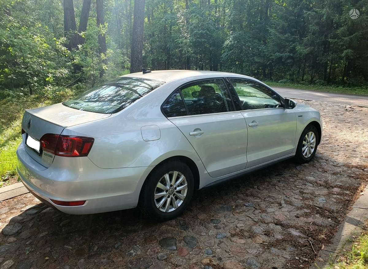 Volkswagen Jetta - 3
