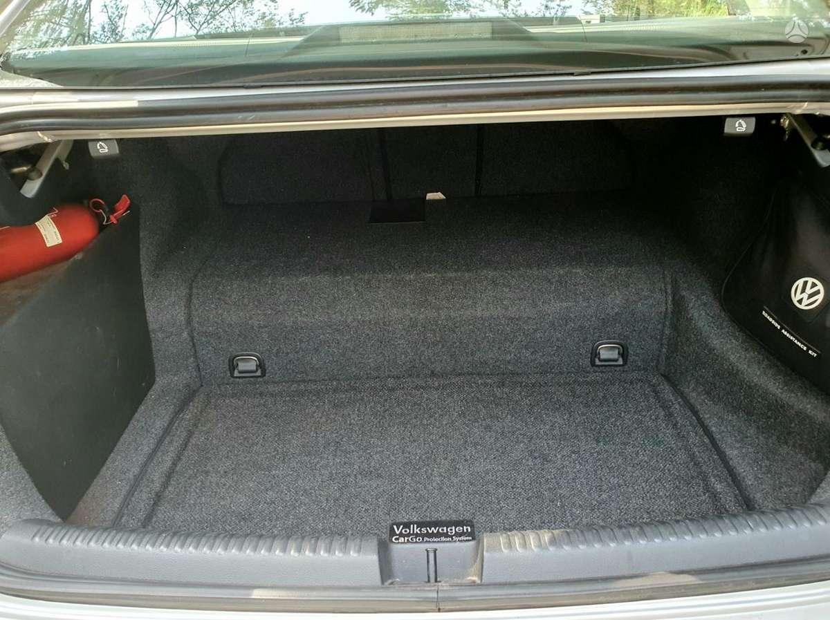 Volkswagen Jetta - 11