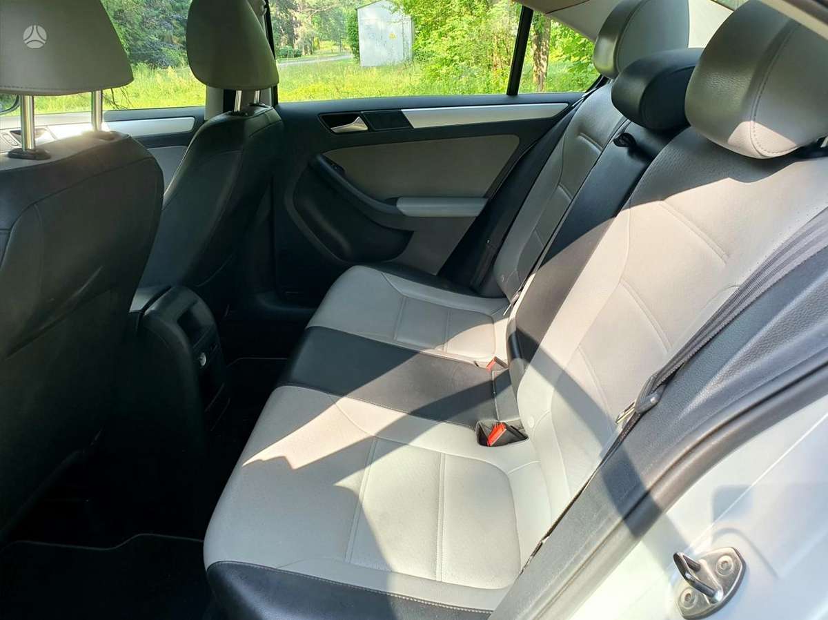 Volkswagen Jetta - 9