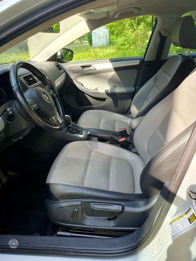 Volkswagen Jetta - 8