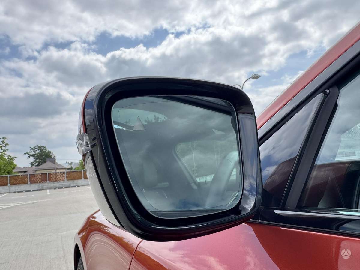 BMW i4, Хэтчбек