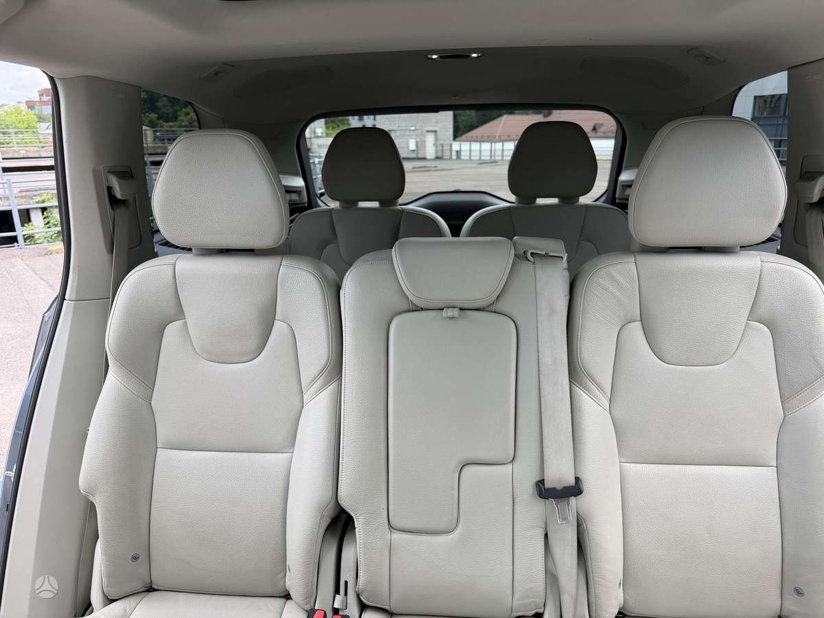 Volvo XC90 - 11