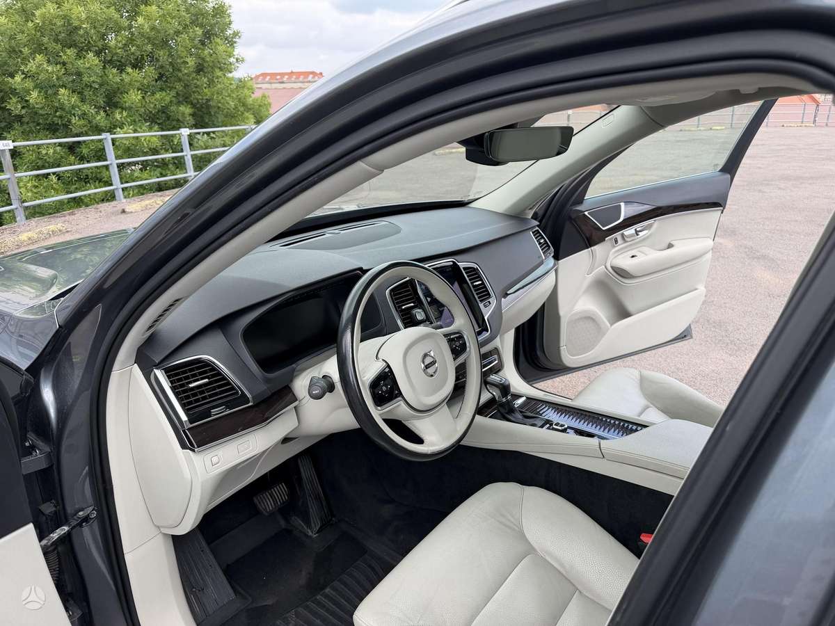 Volvo XC90 - 10