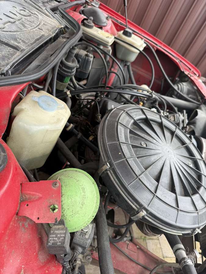 Audi 100, Седан