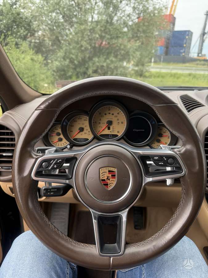 Porsche Cayenne - 7