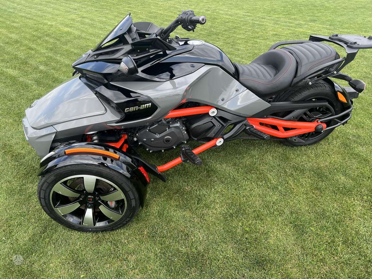 Can-Am Spyder 1330cc, trikes