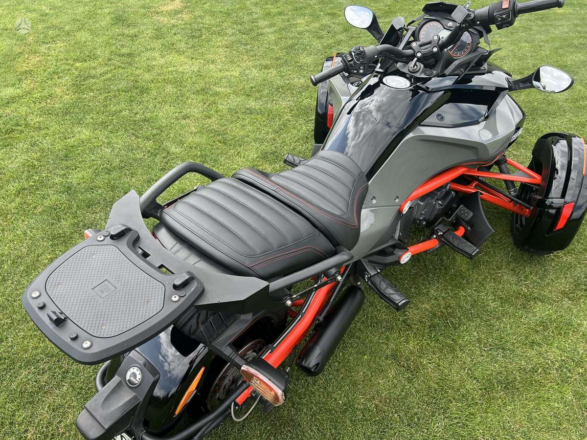 Can-Am Spyder 1330cc, trikes