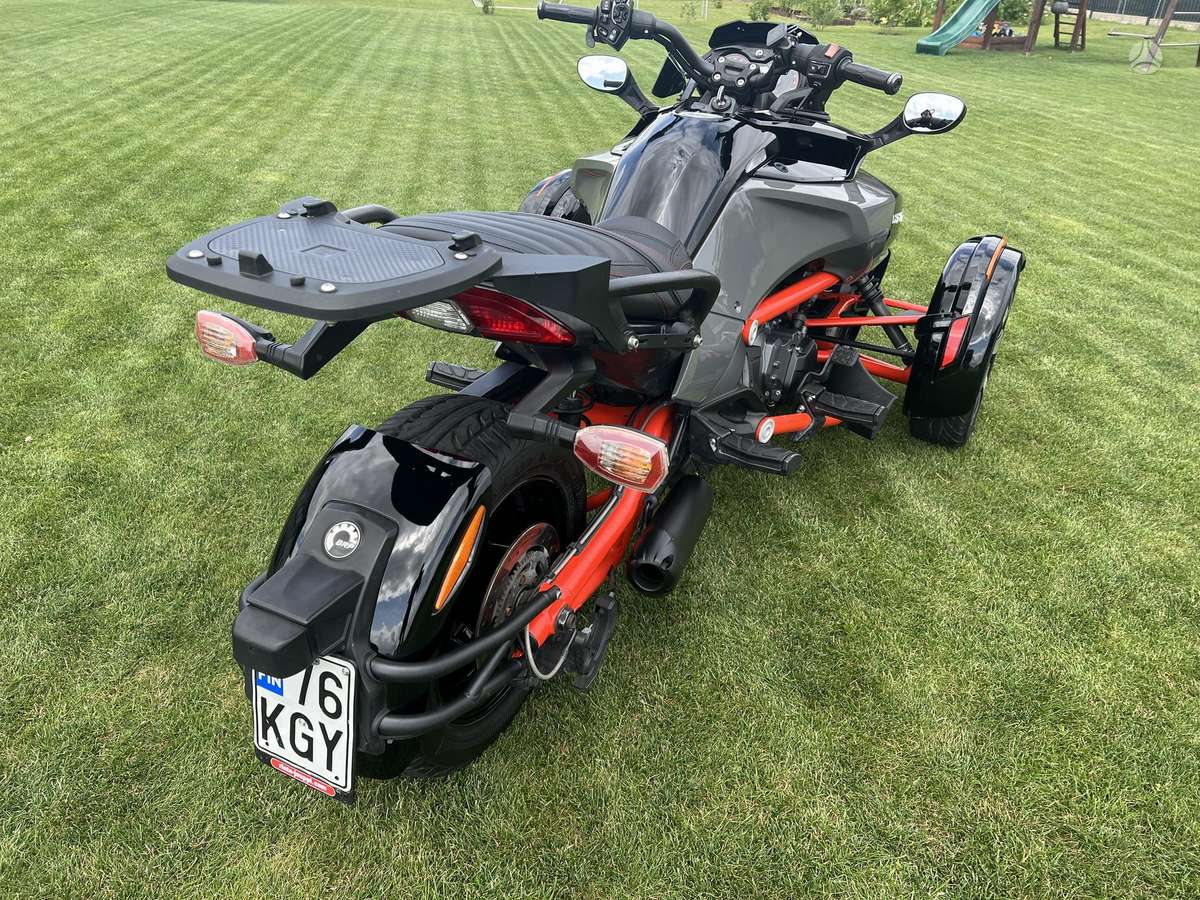 Can-Am Spyder 1330cc, трициклы