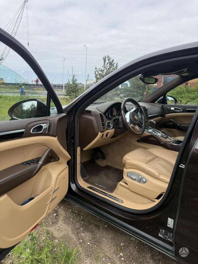 Porsche Cayenne - 9