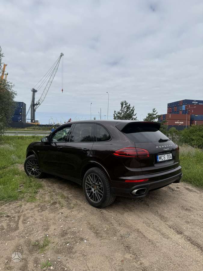 Porsche Cayenne - 4