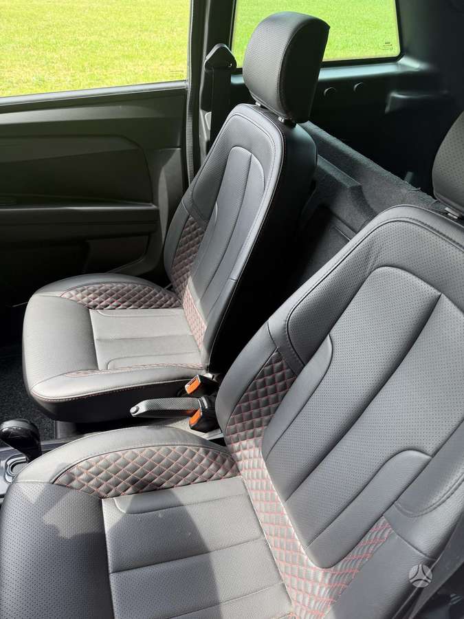 Ligier JS60, hatchback
