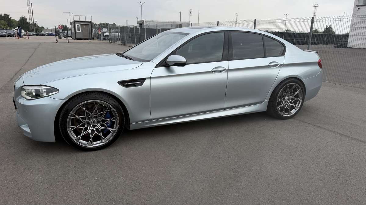 BMW M5, 4.4 l., Седан