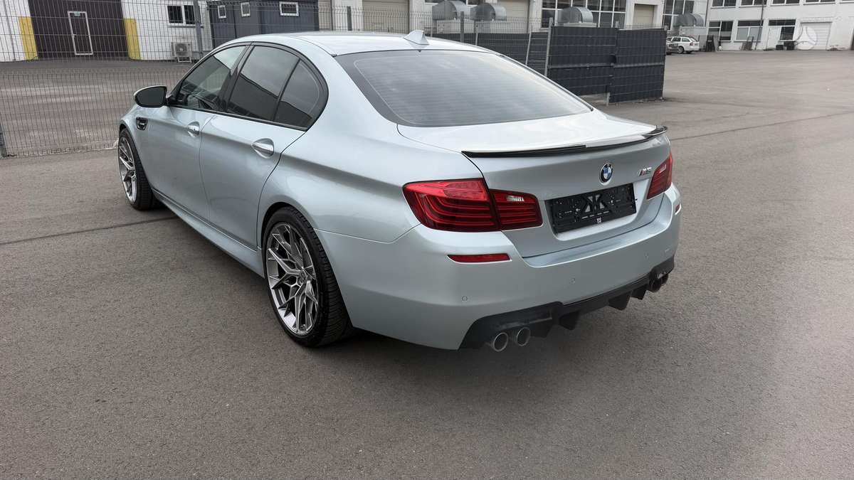BMW M5, 4.4 l., Седан