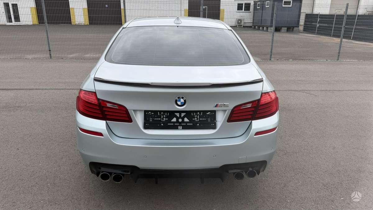 BMW M5, 4.4 l., Седан