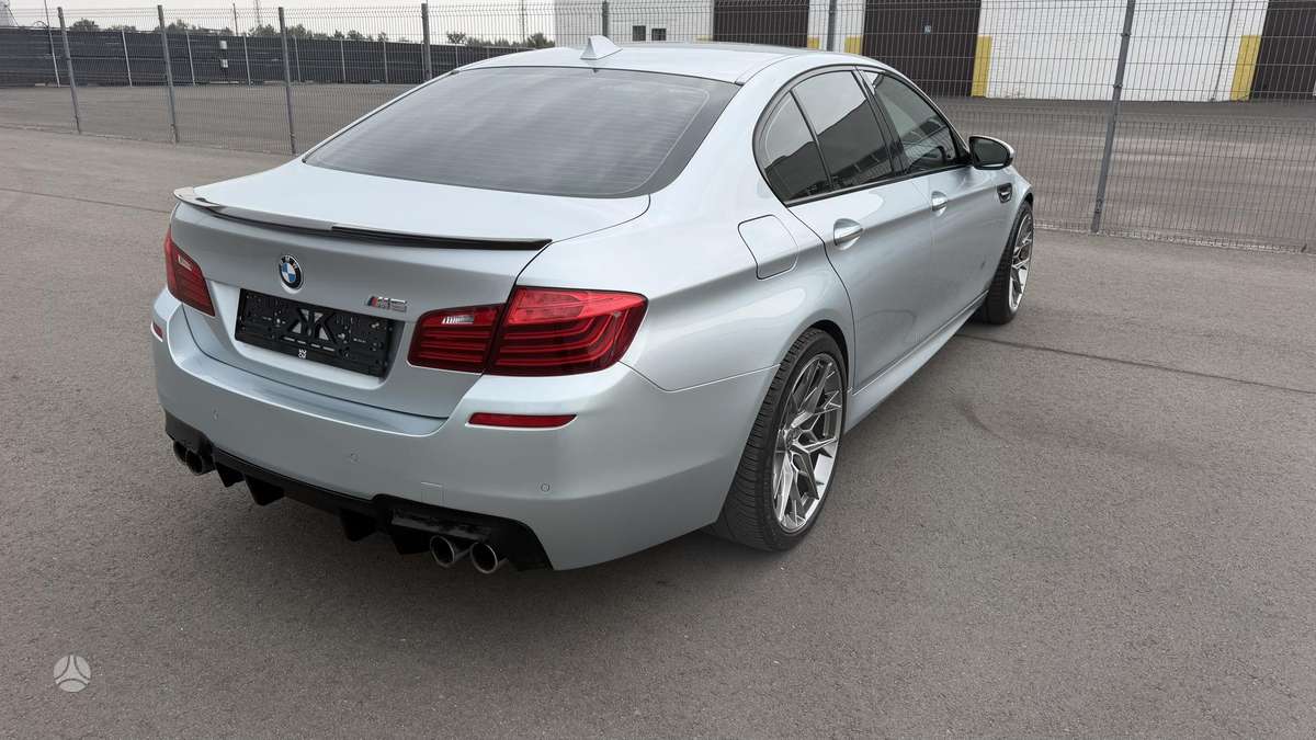 BMW M5, 4.4 l., Седан