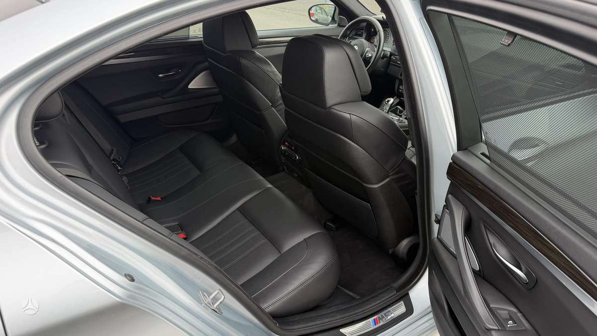 BMW M5, 4.4 l., Седан
