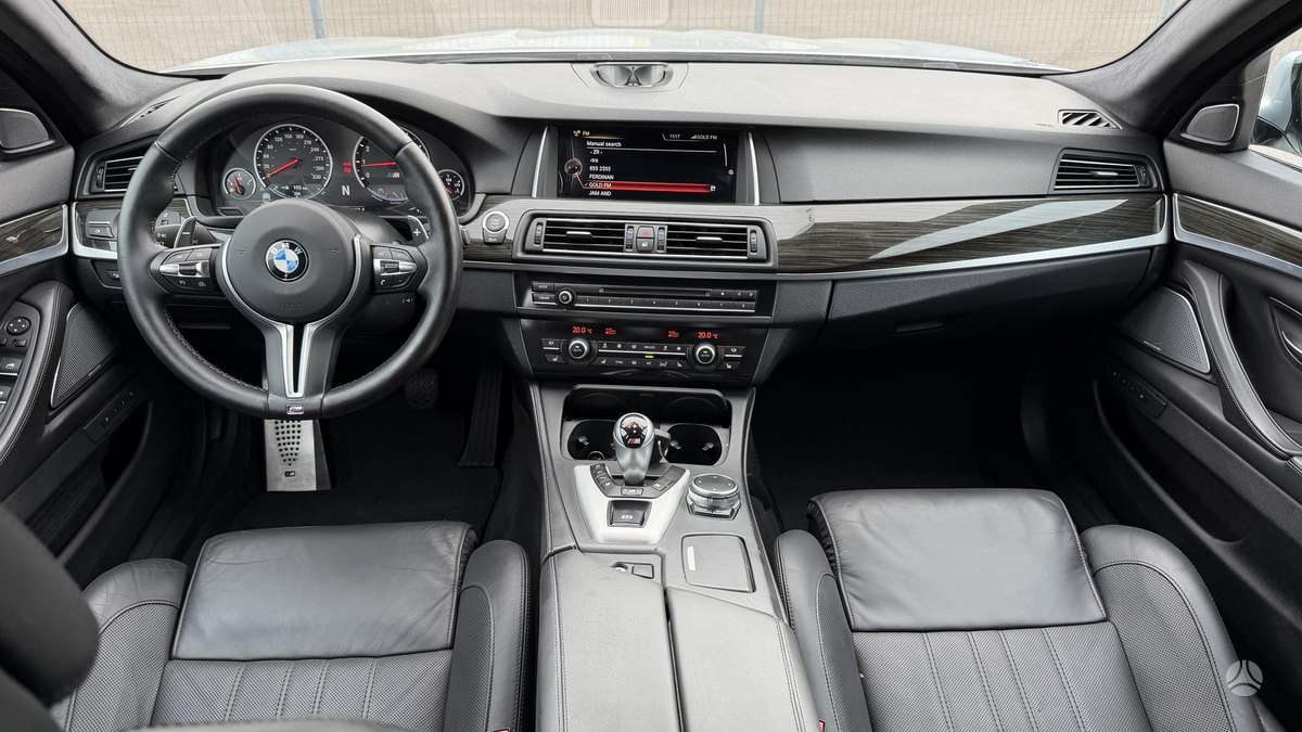 BMW M5, 4.4 l., Седан
