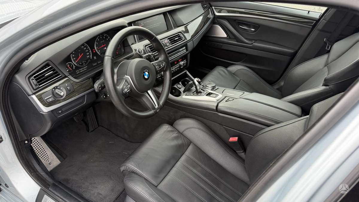 BMW M5, 4.4 l., Седан