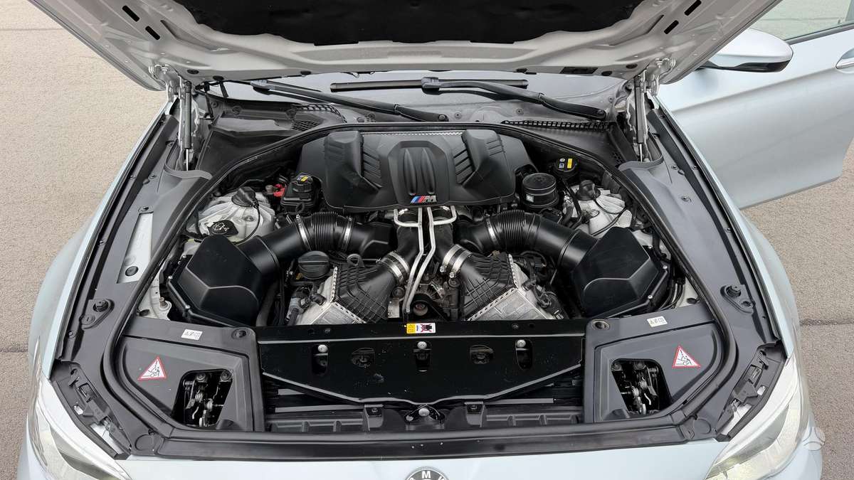 BMW M5, 4.4 l., Седан