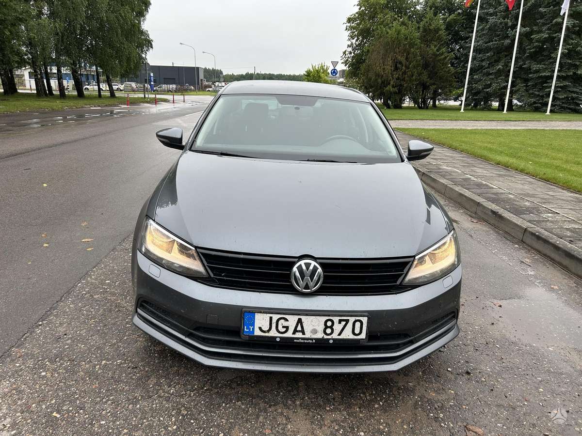 Volkswagen Jetta - 1