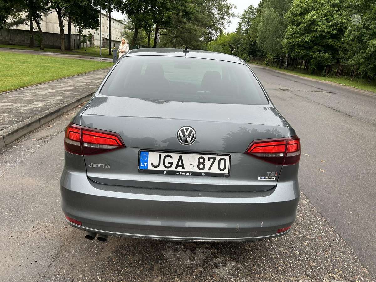 Volkswagen Jetta - 2