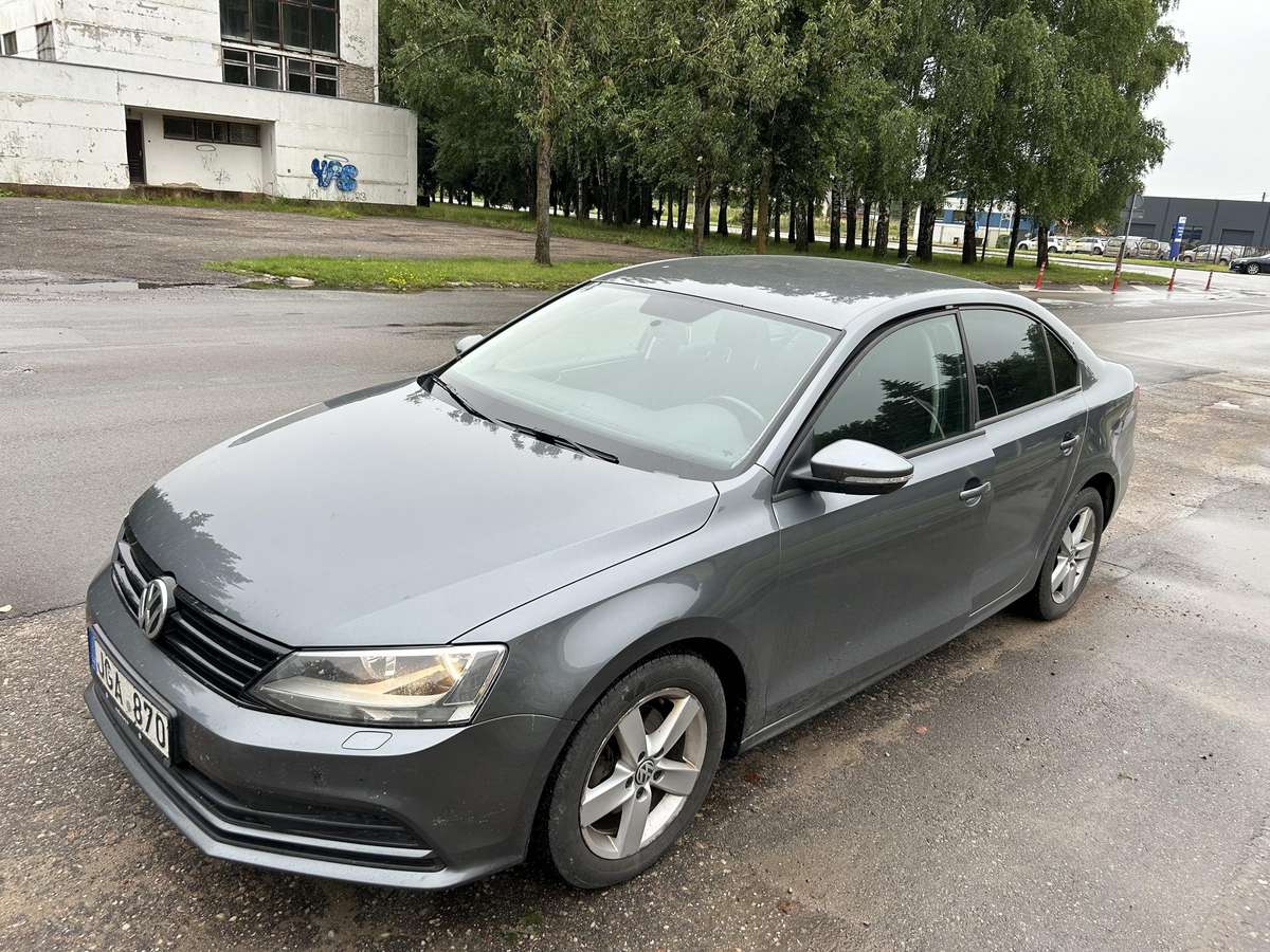 Volkswagen Jetta - 4