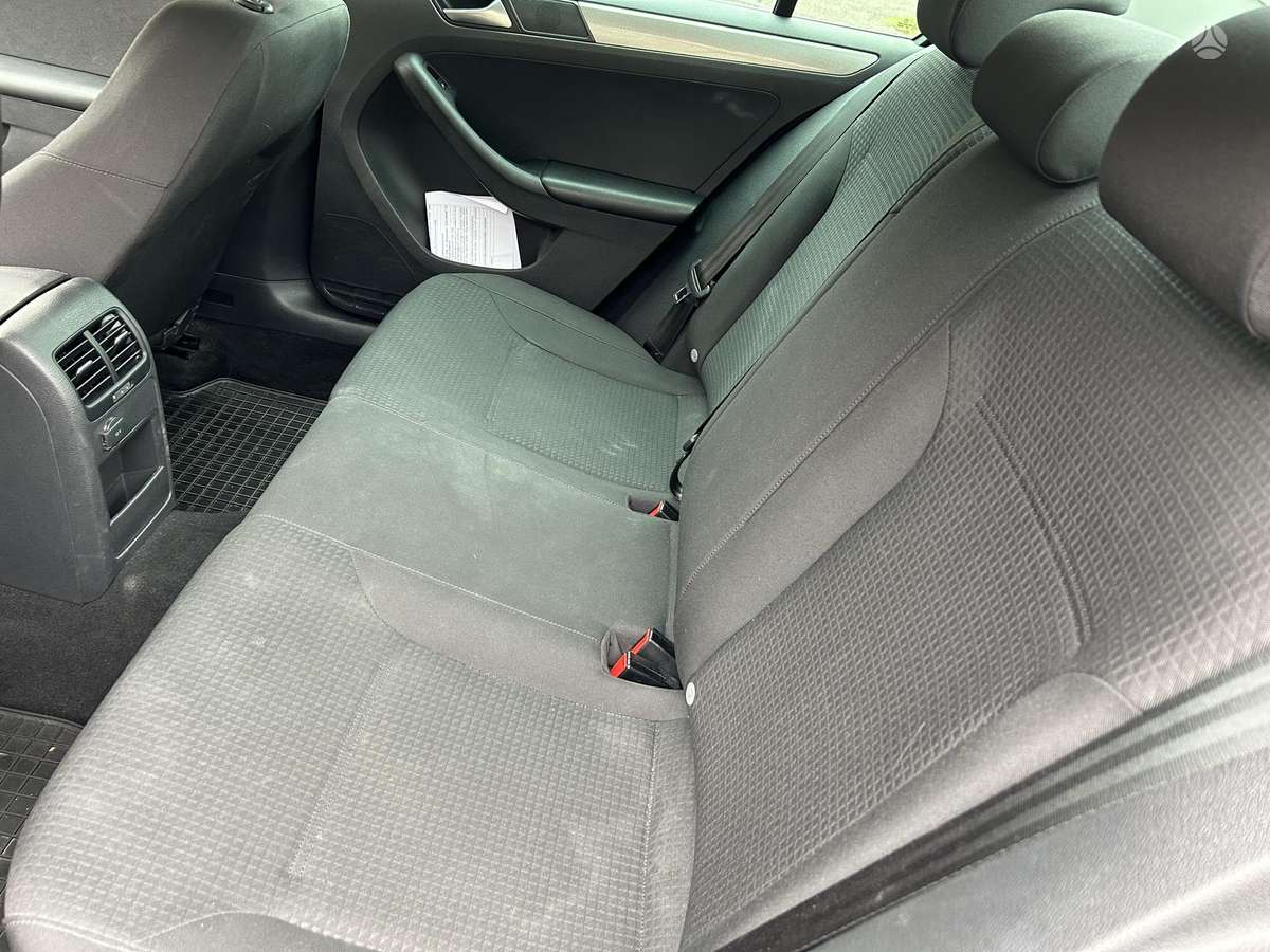 Volkswagen Jetta - 6
