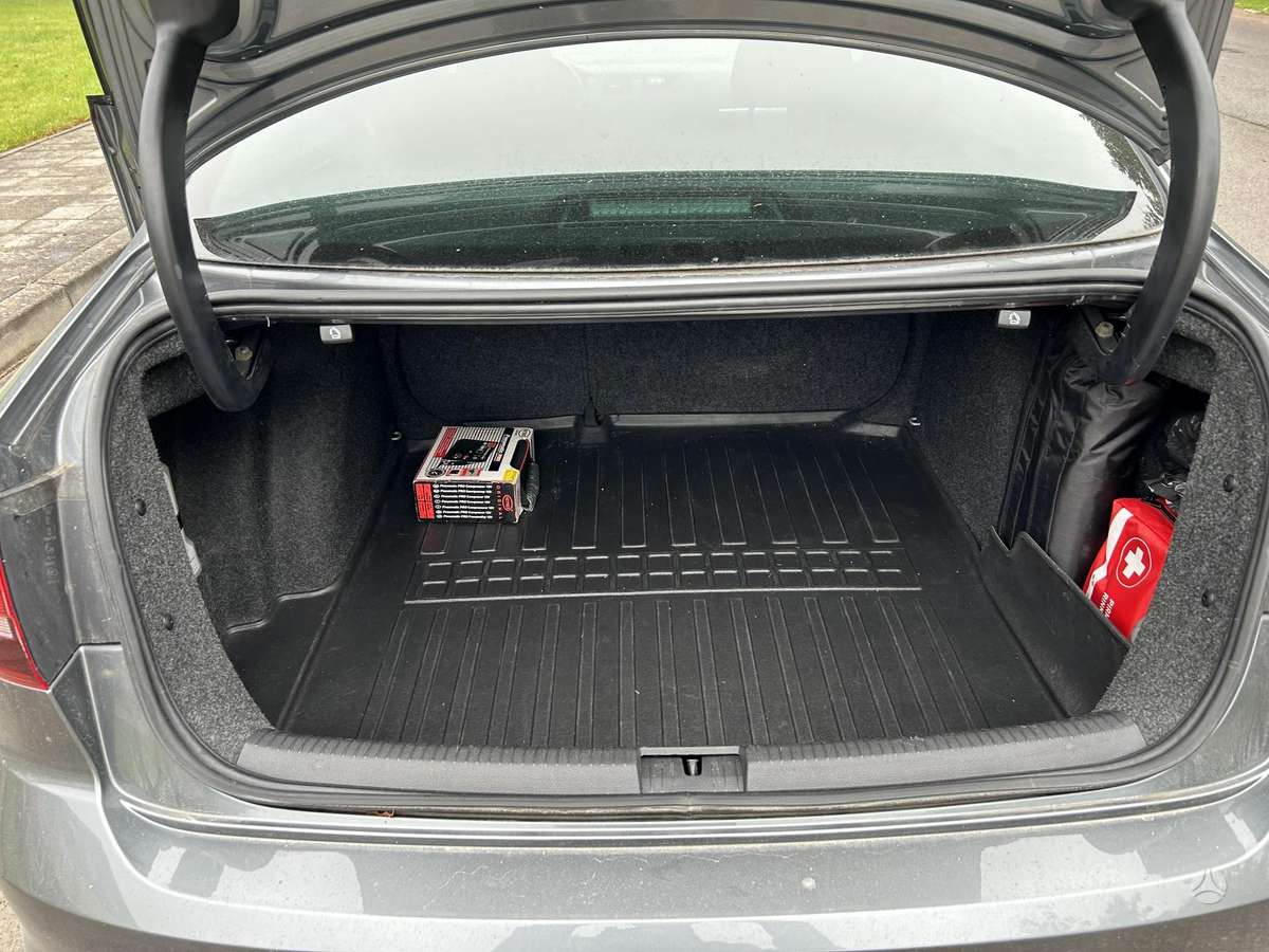 Volkswagen Jetta - 7