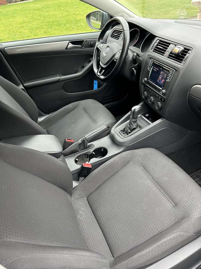 Volkswagen Jetta - 8