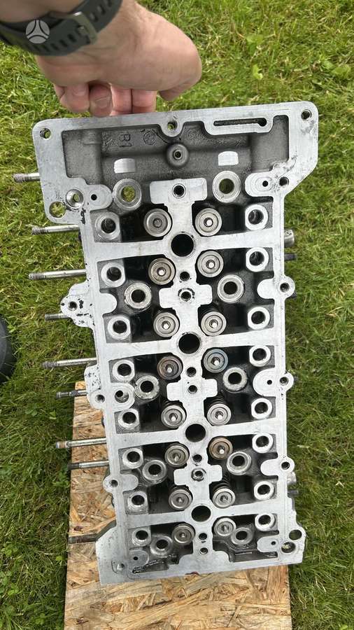 Suzuki SX4 cylinder head