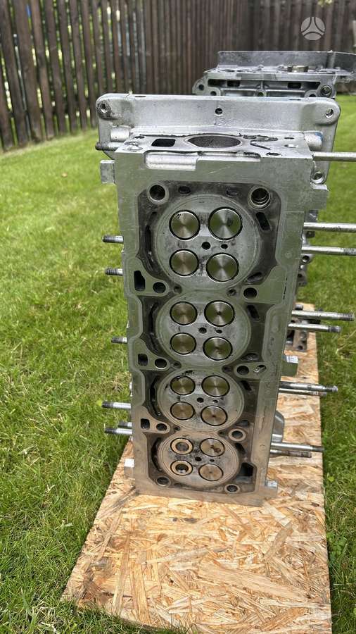 Suzuki SX4 cylinder head