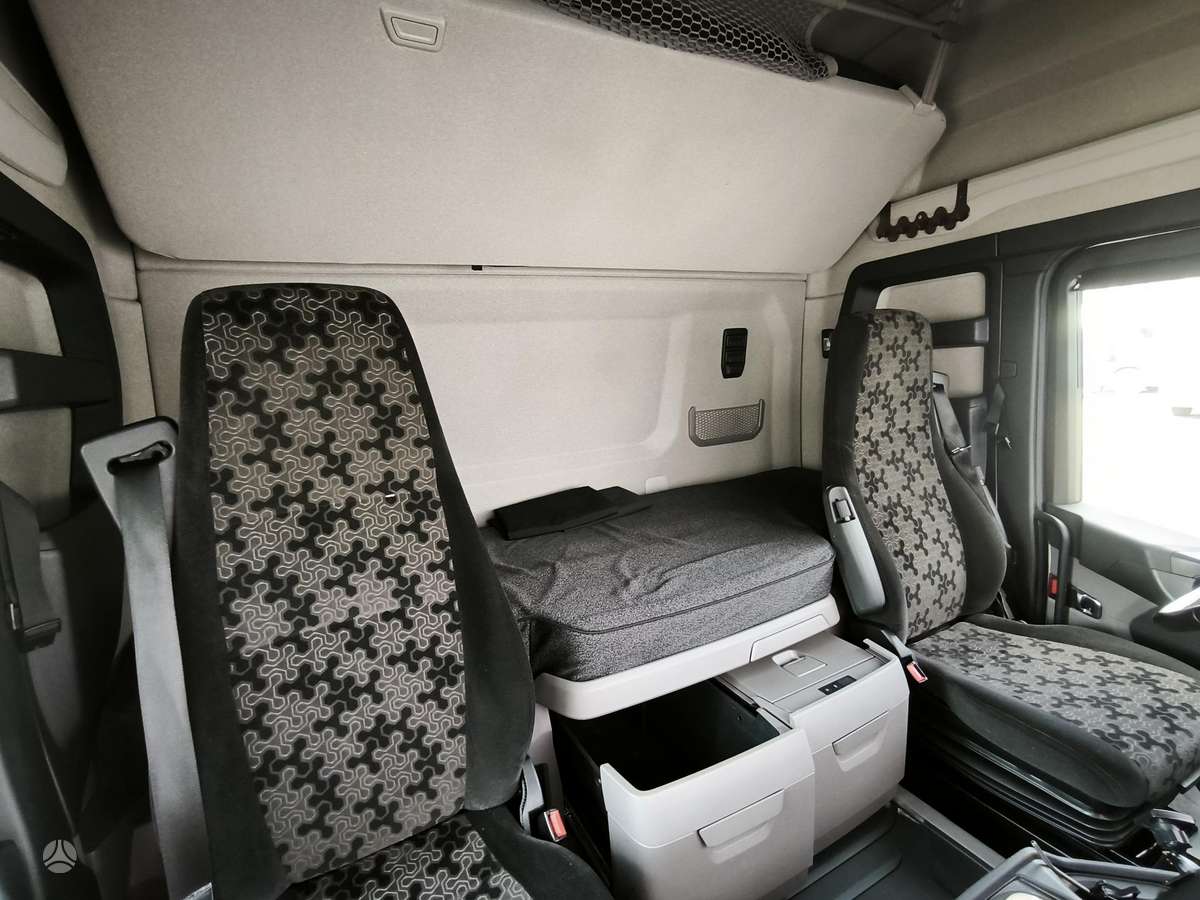Scania R 460 A4x2NA, double sleeper