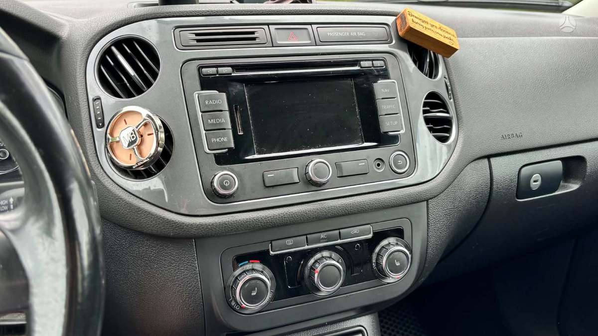 Volkswagen Tiguan - 8