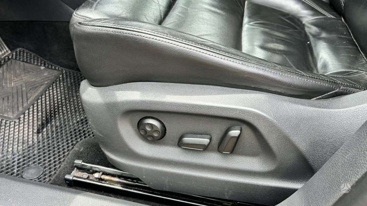 Volkswagen Tiguan - 10